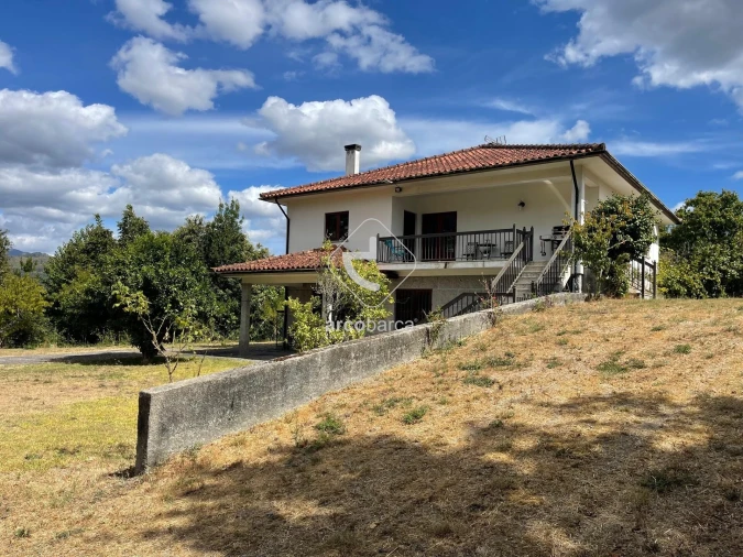 Moradia T4 para Venda em Grade e Carralcova Foto 3