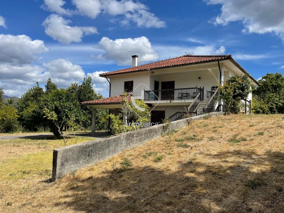 Moradia T4 para Venda em Grade e Carralcova Foto 3