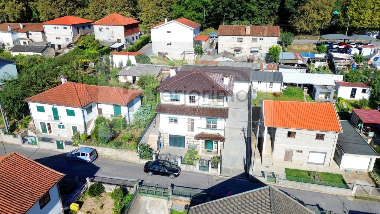 Moradia T4 para Venda em Caldelas Foto 6