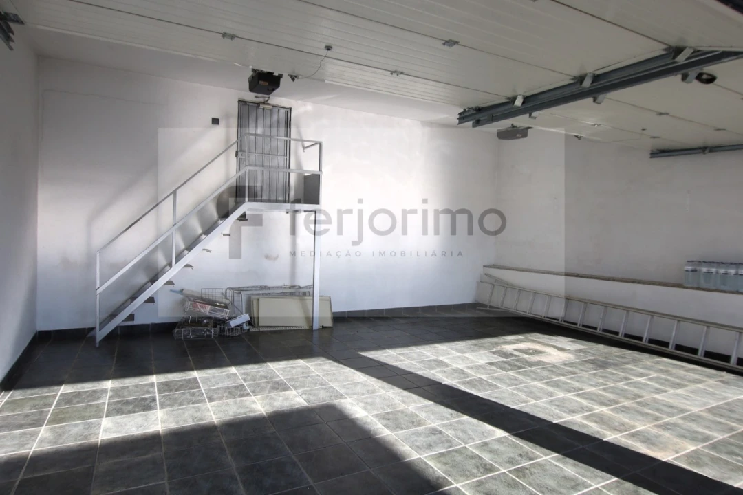 Moradia T4 para Venda em Caldelas Foto 13