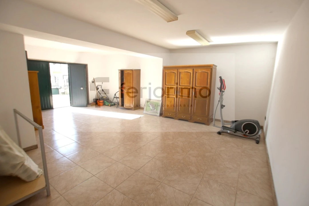 Moradia T4 para Venda em Caldelas Foto 16