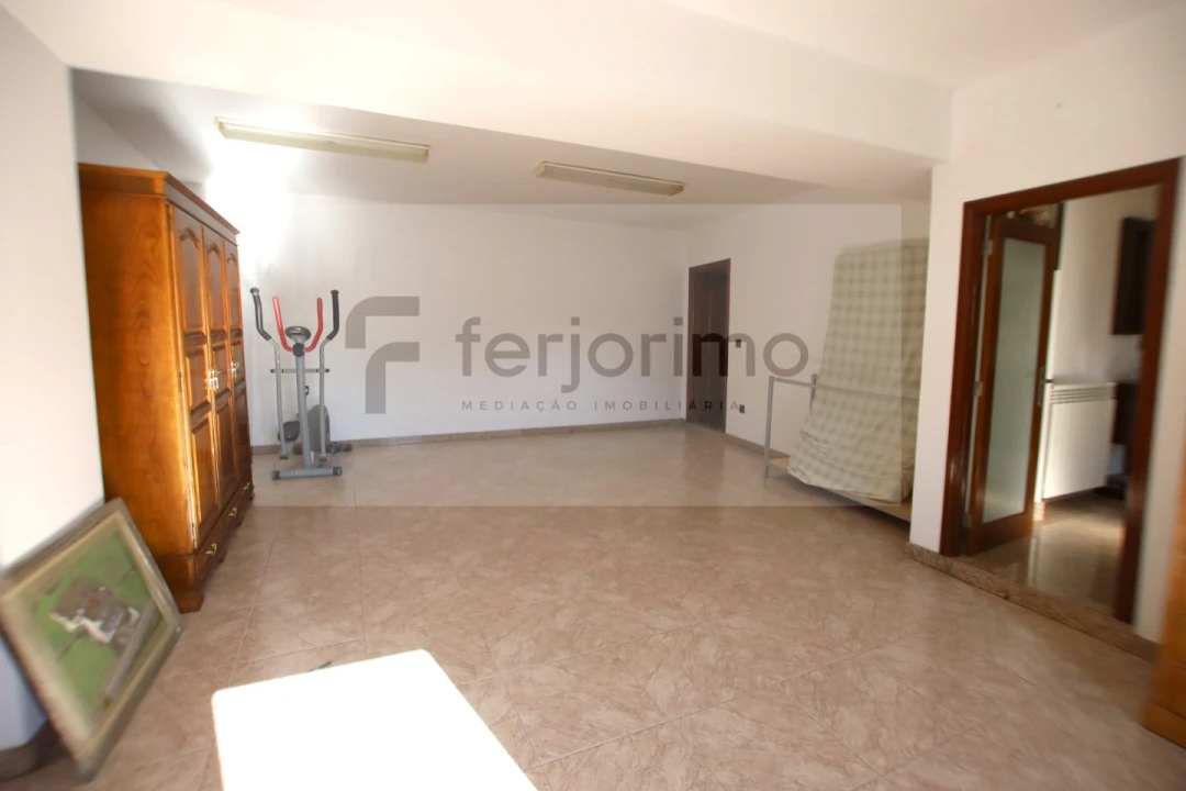 Moradia T4 para Venda em Caldelas Foto 17