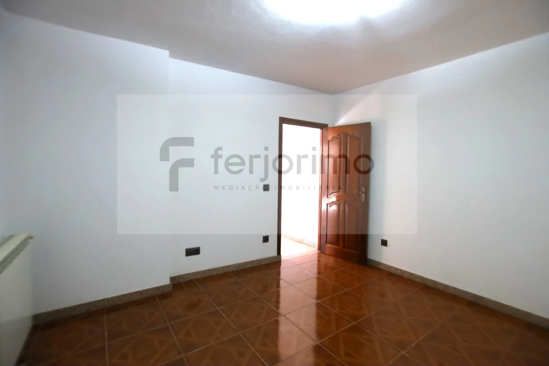 Moradia T4 para Venda em Caldelas Foto 19