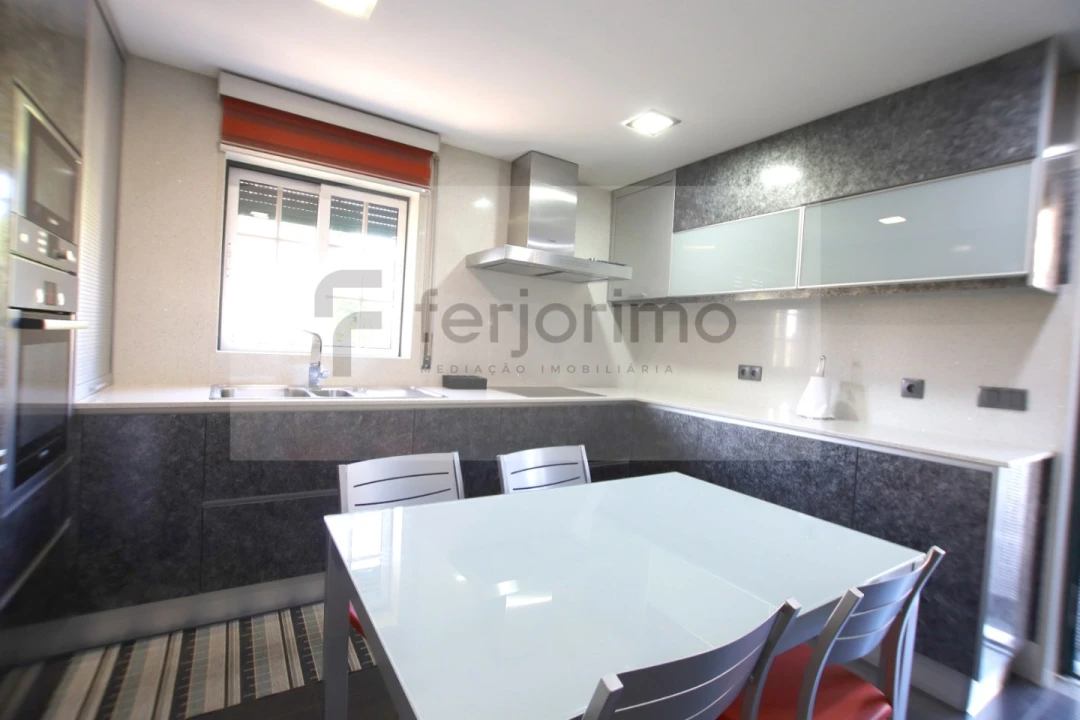Moradia T4 para Venda em Caldelas Foto 23