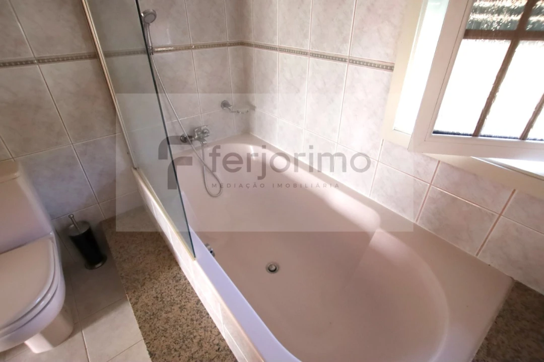 Moradia T4 para Venda em Caldelas Foto 45