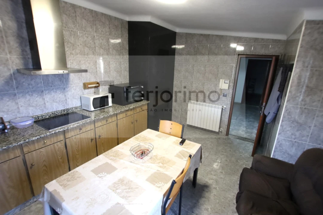 Moradia T4 para Venda em Caldelas Foto 48