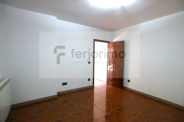 Moradia T4 para Venda em Caldelas Foto 19