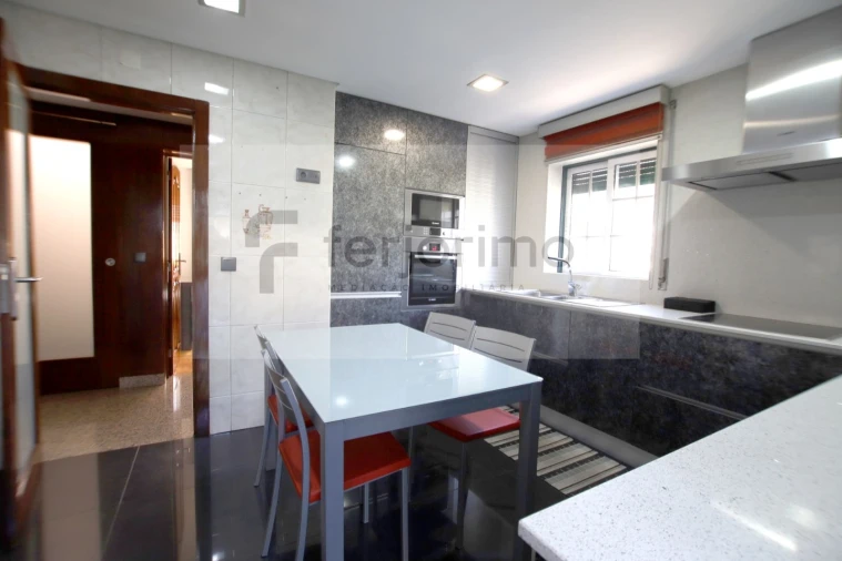 Moradia T4 para Venda em Caldelas Foto 24