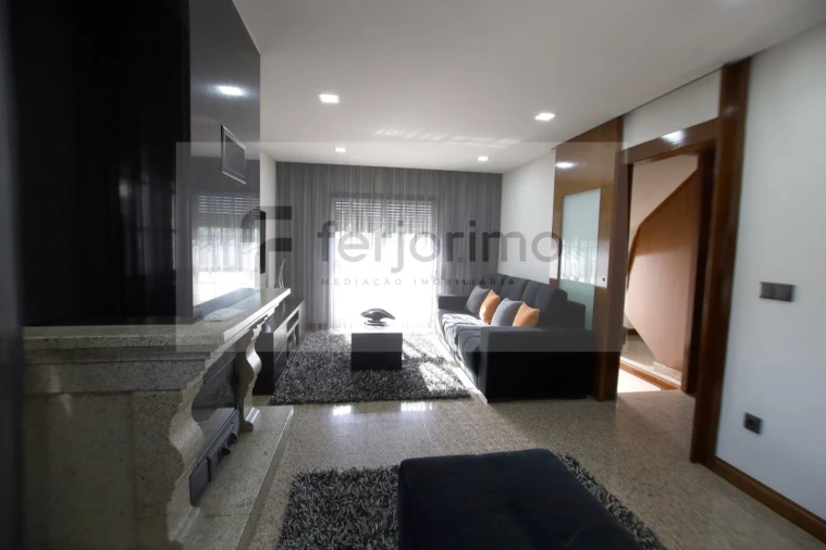 Moradia T4 para Venda em Caldelas Foto 32