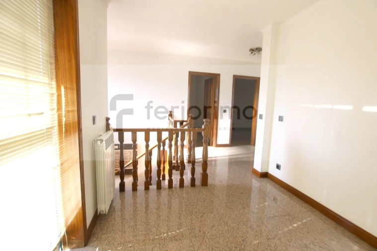 Moradia T4 para Venda em Caldelas Foto 36