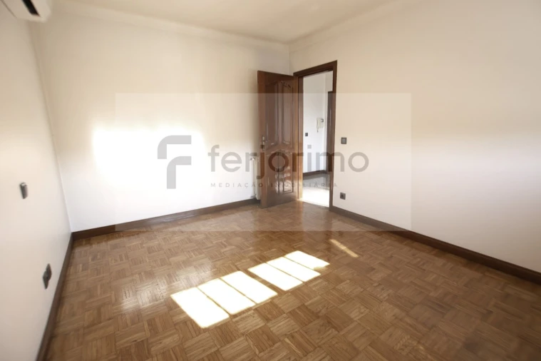 Moradia T4 para Venda em Caldelas Foto 38