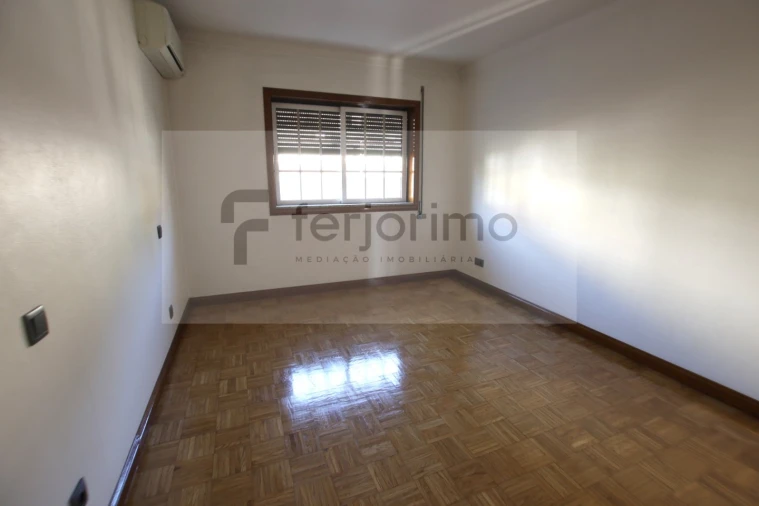 Moradia T4 para Venda em Caldelas Foto 41