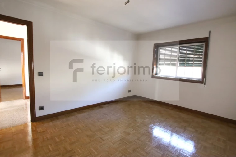 Moradia T4 para Venda em Caldelas Foto 43