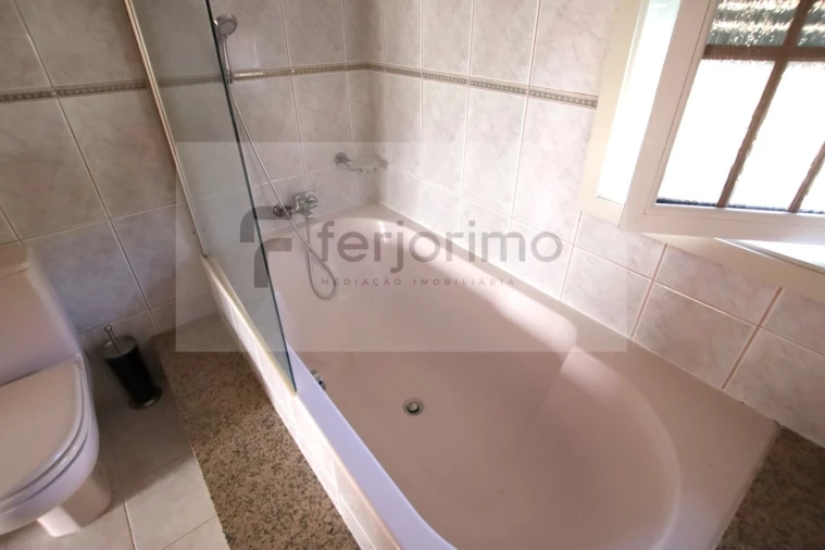 Moradia T4 para Venda em Caldelas Foto 45