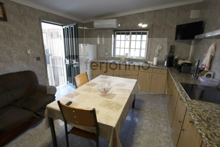 Moradia T4 para Venda em Caldelas Foto 49