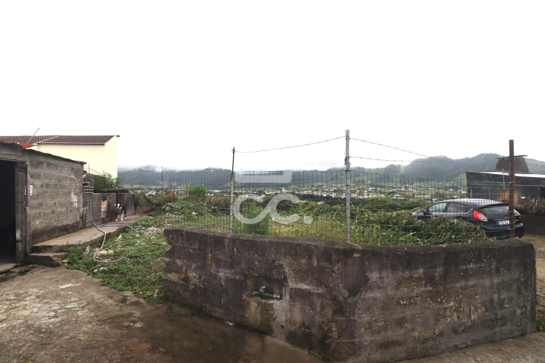 Moradia T4 para Venda em Povoação Foto 16