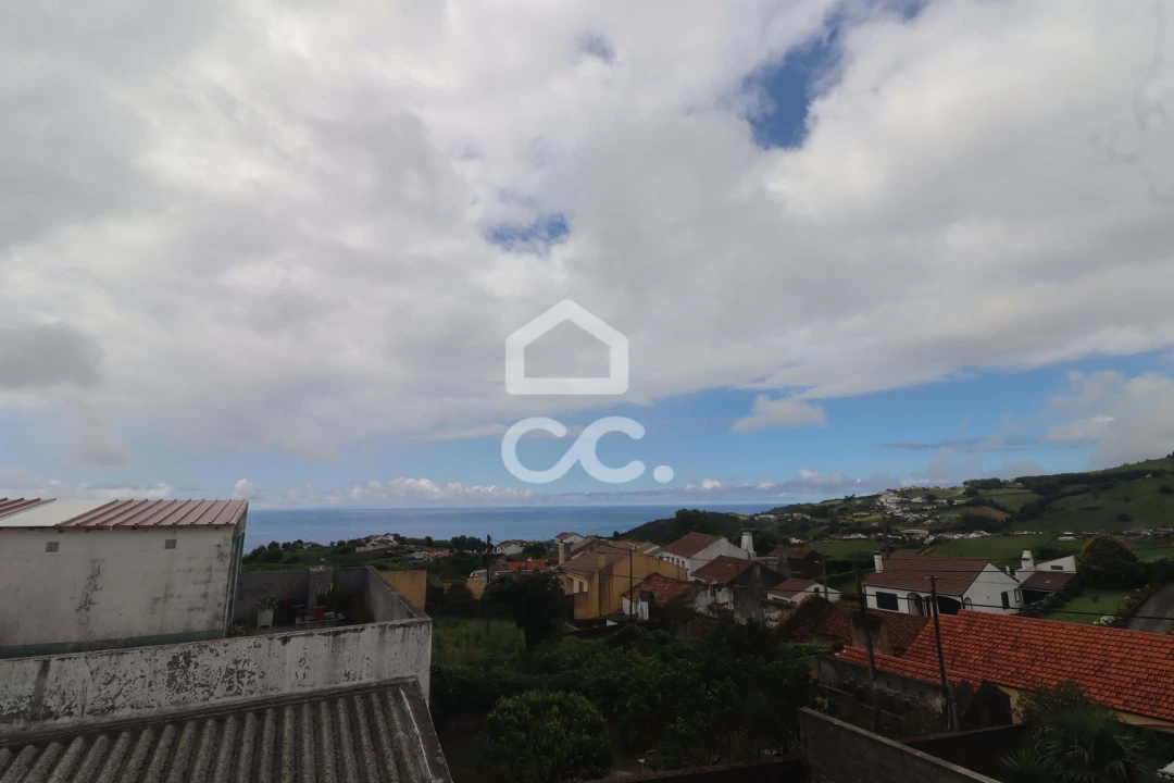 Moradia T4 para Venda em Povoação Foto 14