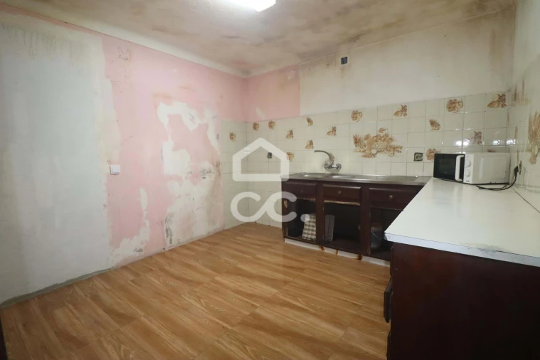 Moradia T4 para Venda em Povoação Foto 5