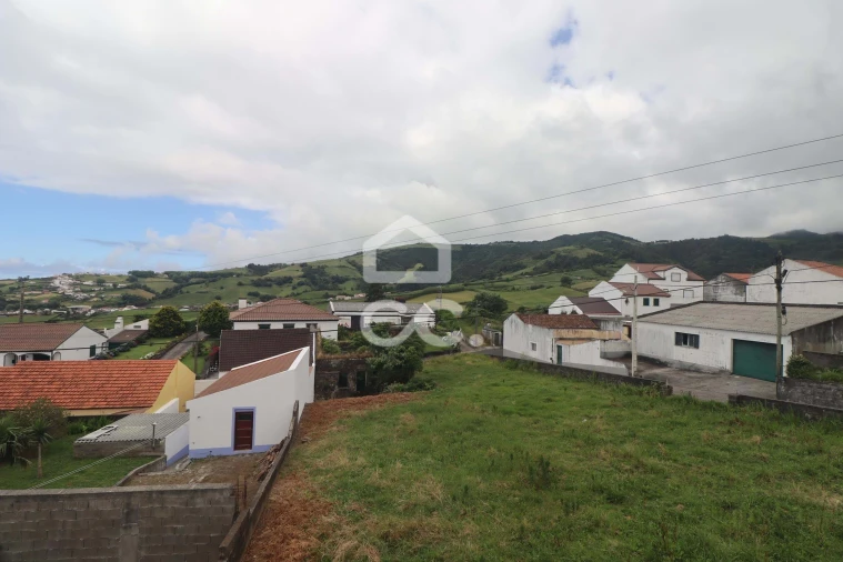 Moradia T4 para Venda em Povoação Foto 13