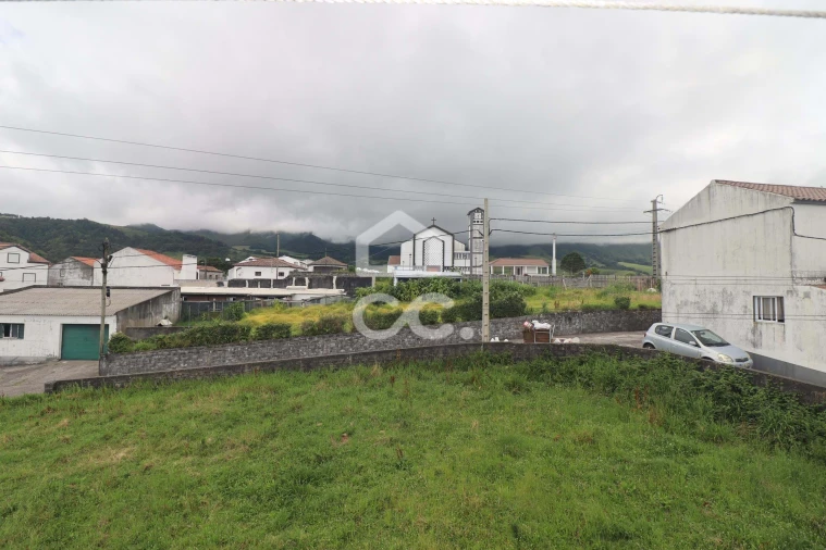 Moradia T4 para Venda em Povoação Foto 14