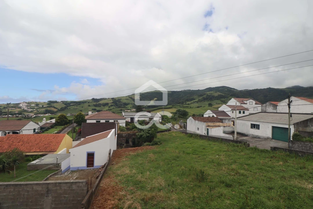 Moradia T4 para Venda em Povoação Foto 13