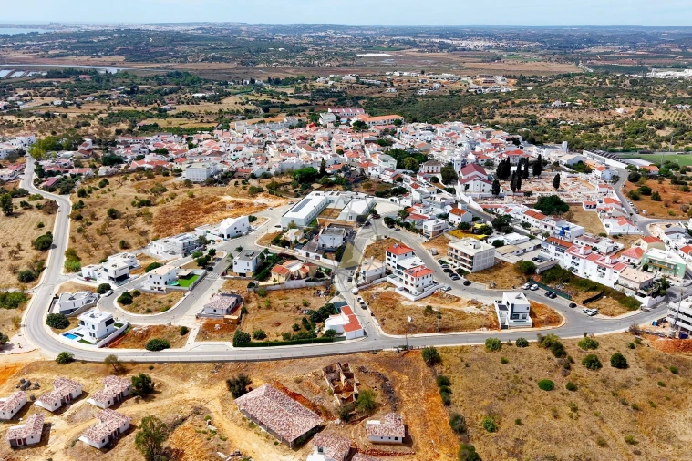 Moradia T3 para Venda em Mexilhoeira Grande Foto 70