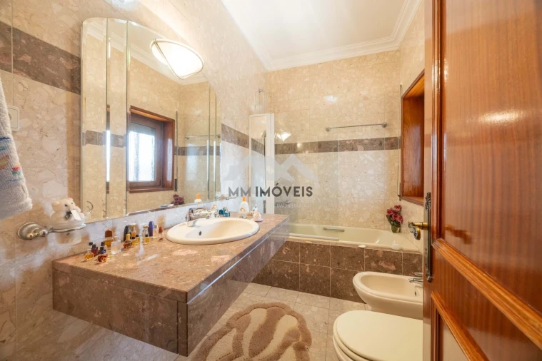 Moradia T5 para Venda em Rio Tinto Foto 8