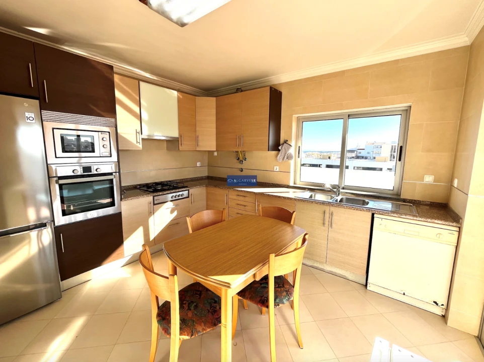 Apartamento T4 para Venda em Portimão Foto 4