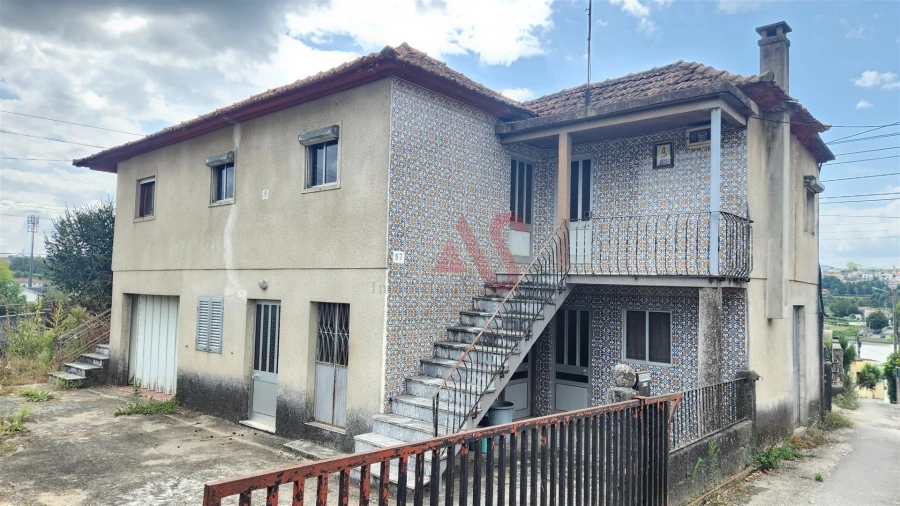 Moradia T2 para Venda em Airães Foto 3