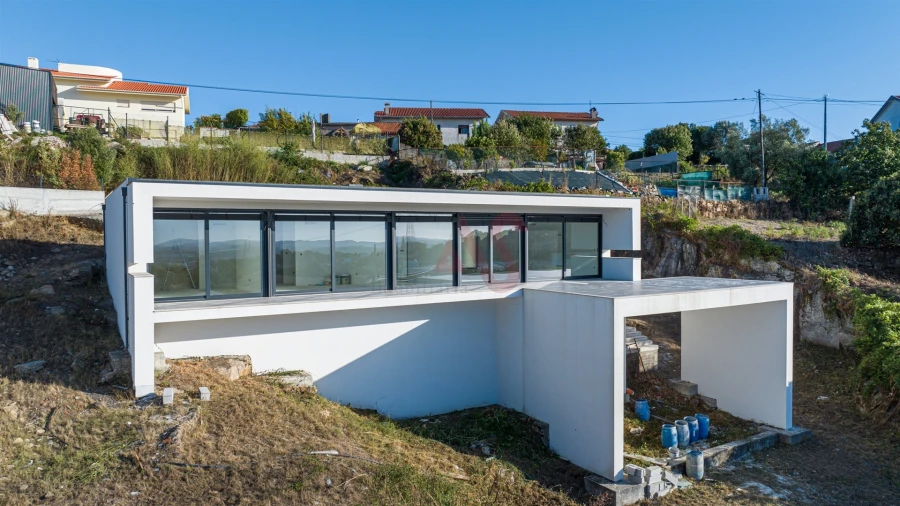 Moradia T3 para Venda em Roriz Foto 4