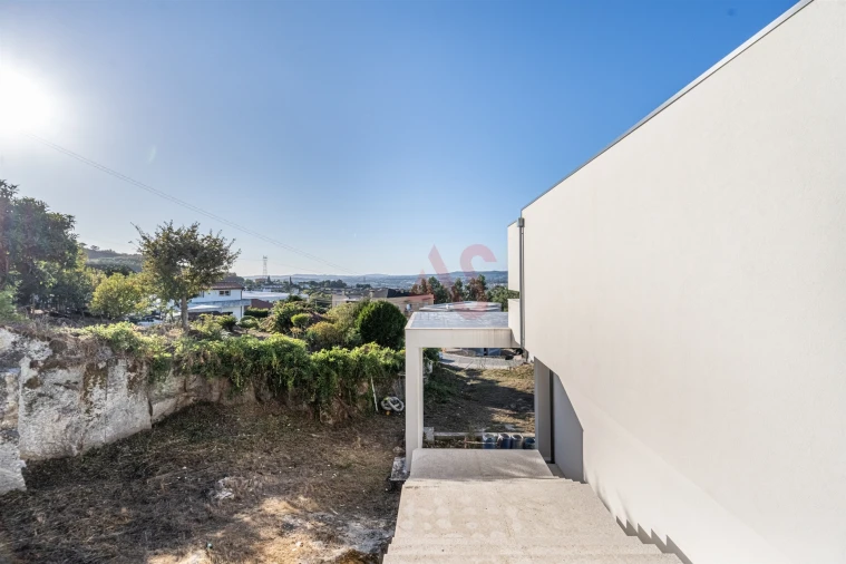 Moradia T3 para Venda em Roriz Foto 22