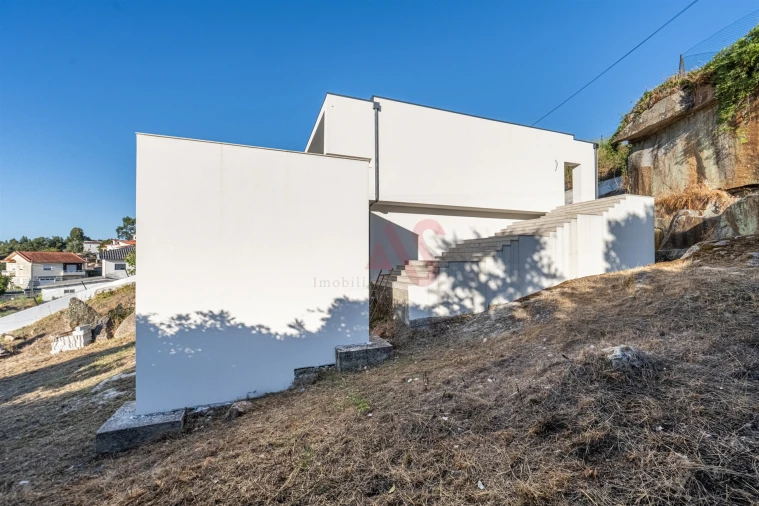 Moradia T3 para Venda em Roriz Foto 27