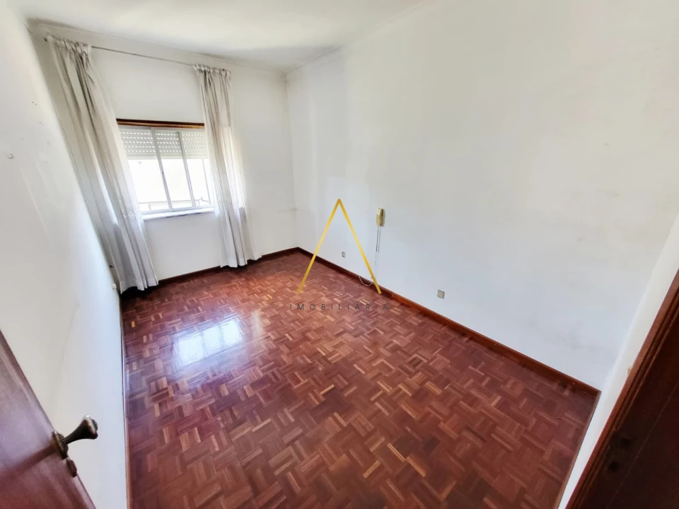 Apartamento T1 para Venda em Viseu Foto 4
