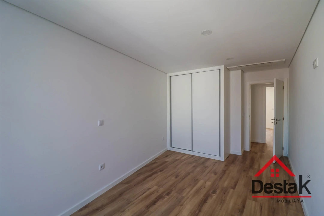 Apartamento T4 para Venda em Viseu Foto 14