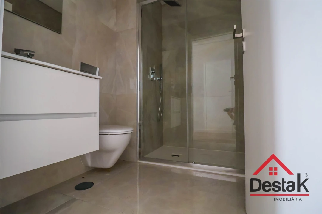 Apartamento T4 para Venda em Viseu Foto 13
