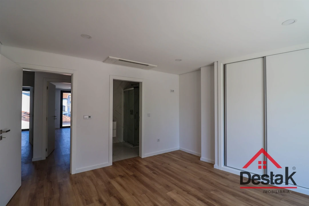 Apartamento T4 para Venda em Viseu Foto 17