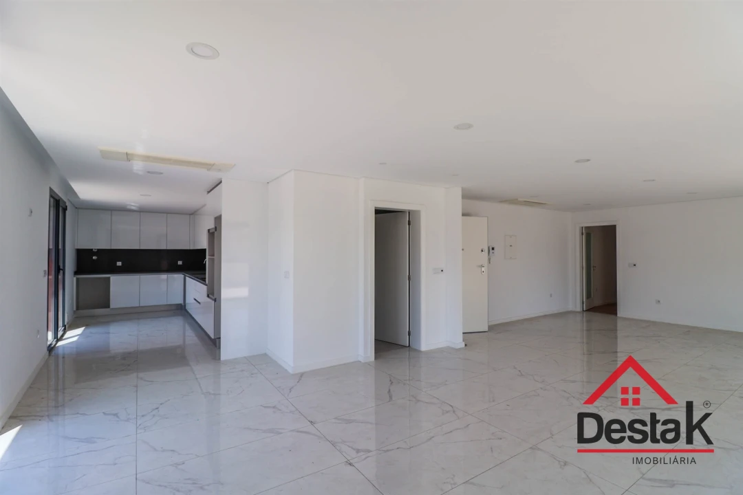 Apartamento T4 para Venda em Viseu Foto 2