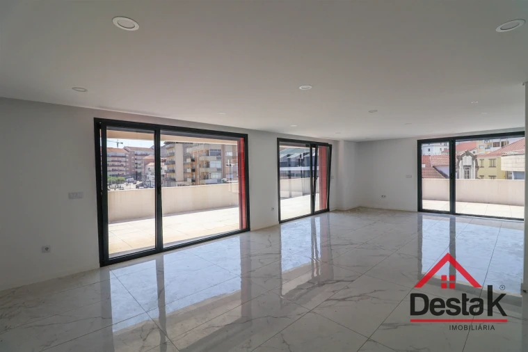 Apartamento T4 para Venda em Viseu Foto 6