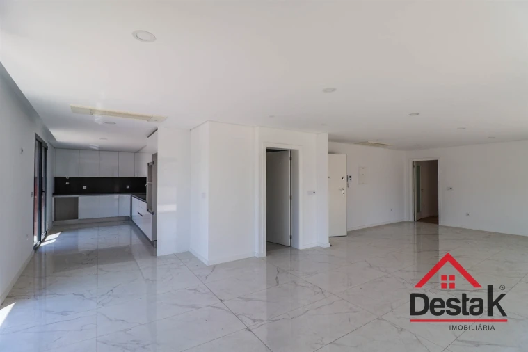 Apartamento T4 para Venda em Viseu Foto 2