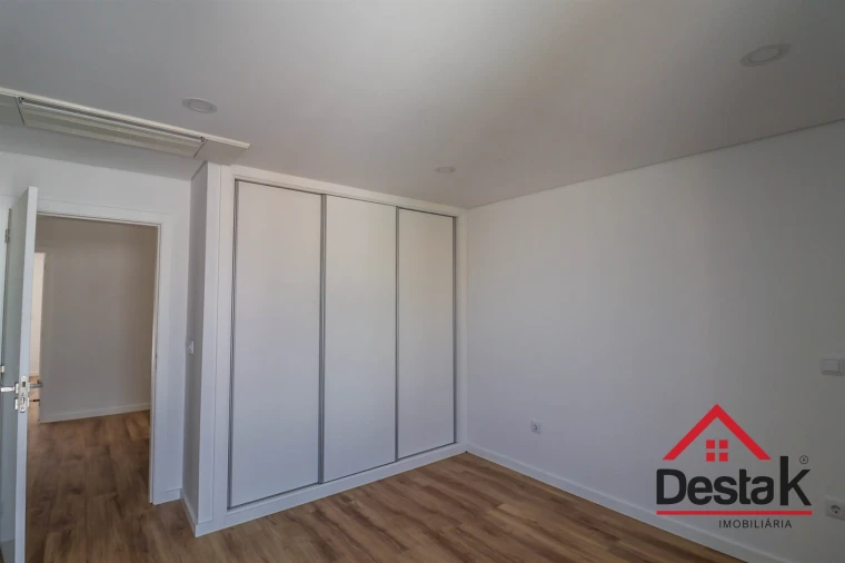 Apartamento T4 para Venda em Viseu Foto 11