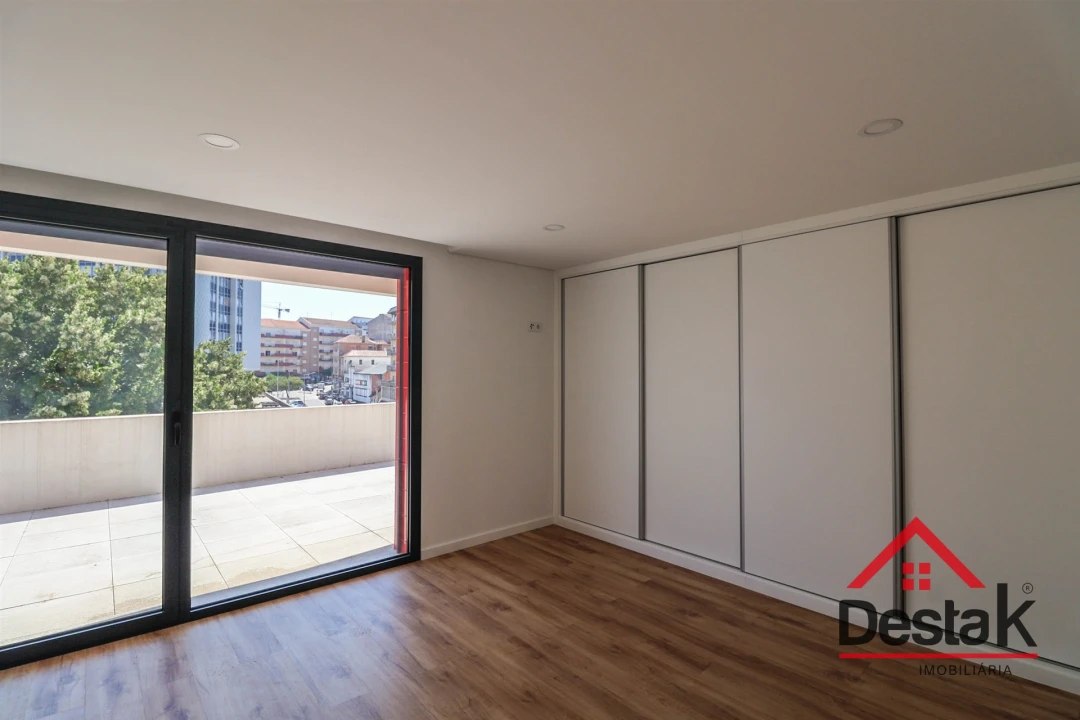 Apartamento T4 para Venda em Viseu Foto 9