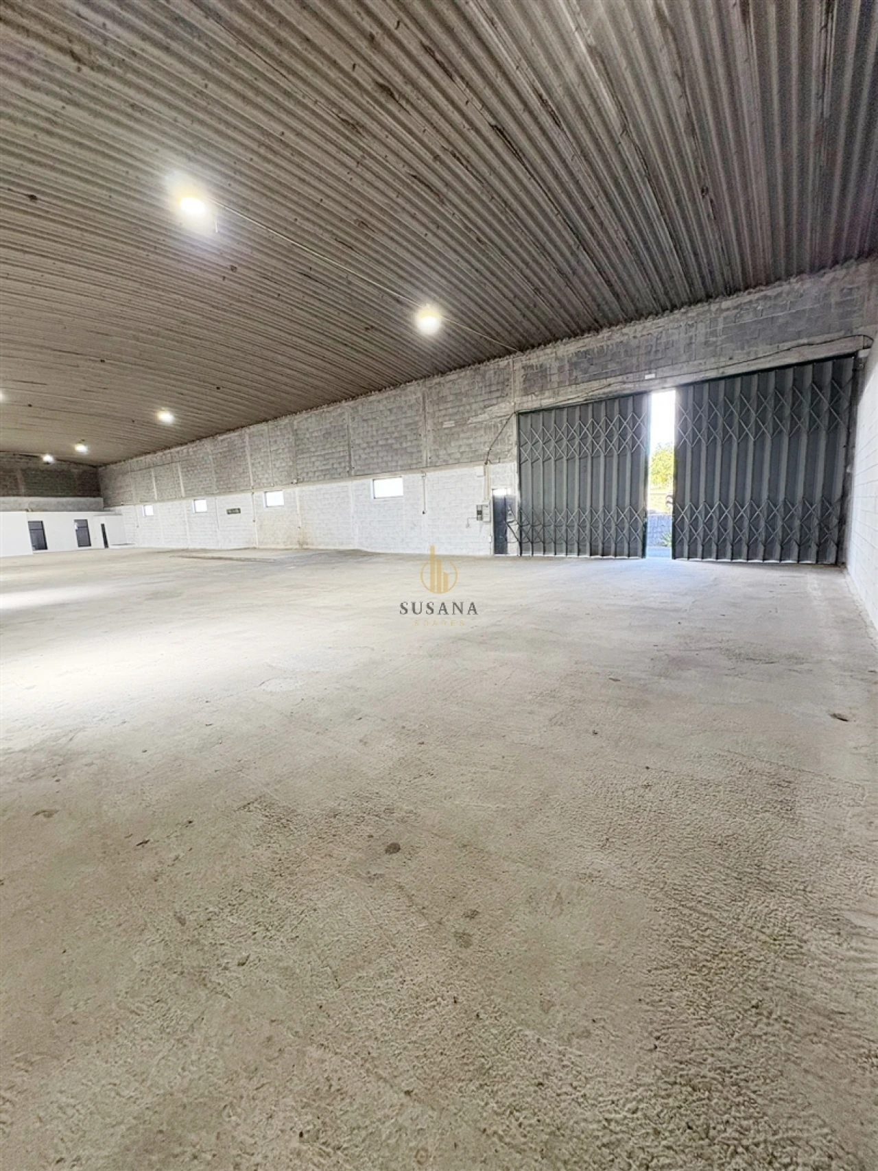 Armazém para Arrendamento em Mundão Foto 1