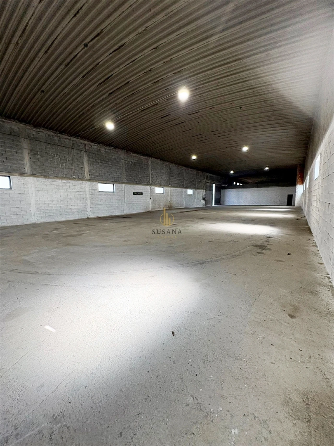 Armazém para Arrendamento em Mundão Foto 5