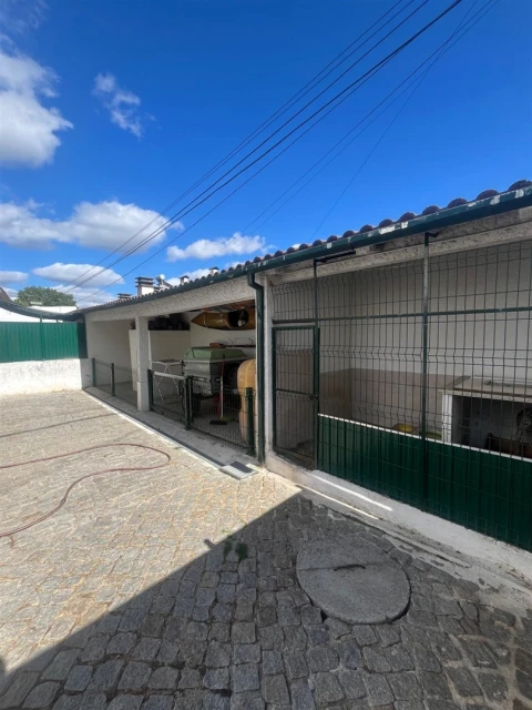 Moradia T4 para Venda em Rio de Loba