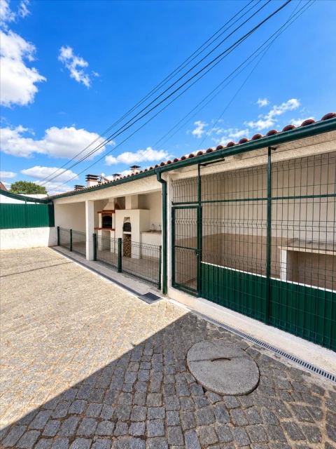Moradia T4 para Venda em Rio de Loba