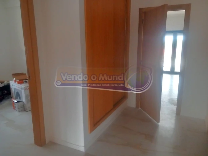 Moradia T3 para Venda em Santo Estêvão Foto 3