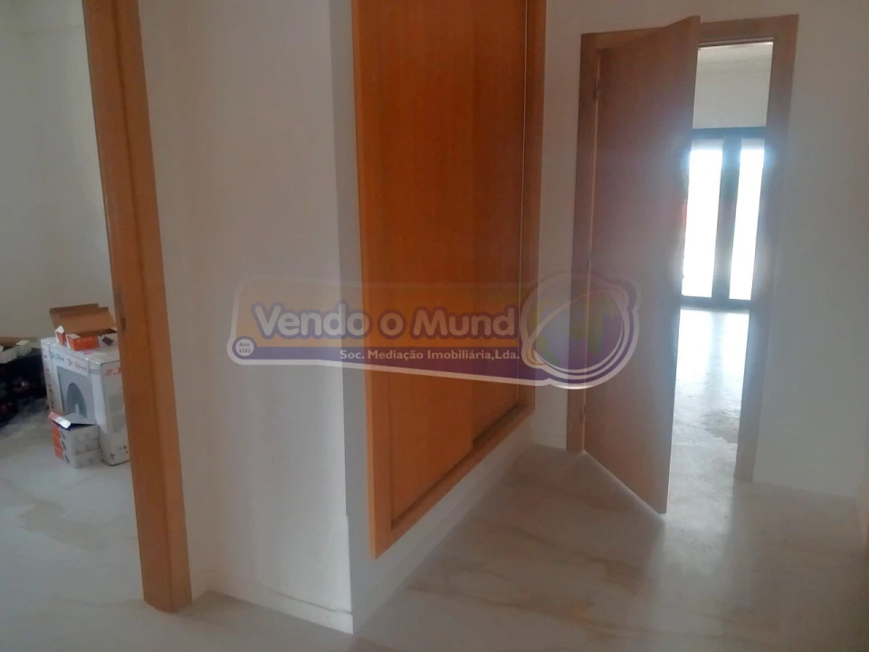 Moradia T3 para Venda em Santo Estêvão Foto 3