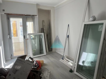 Apartamento T2 para Venda em Oeiras e São Julião da Barra, Paço de Arcos e Caxias