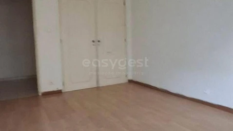 Apartamento T2 para Venda em Oeiras e São Julião da Barra, Paço de Arcos e Caxias