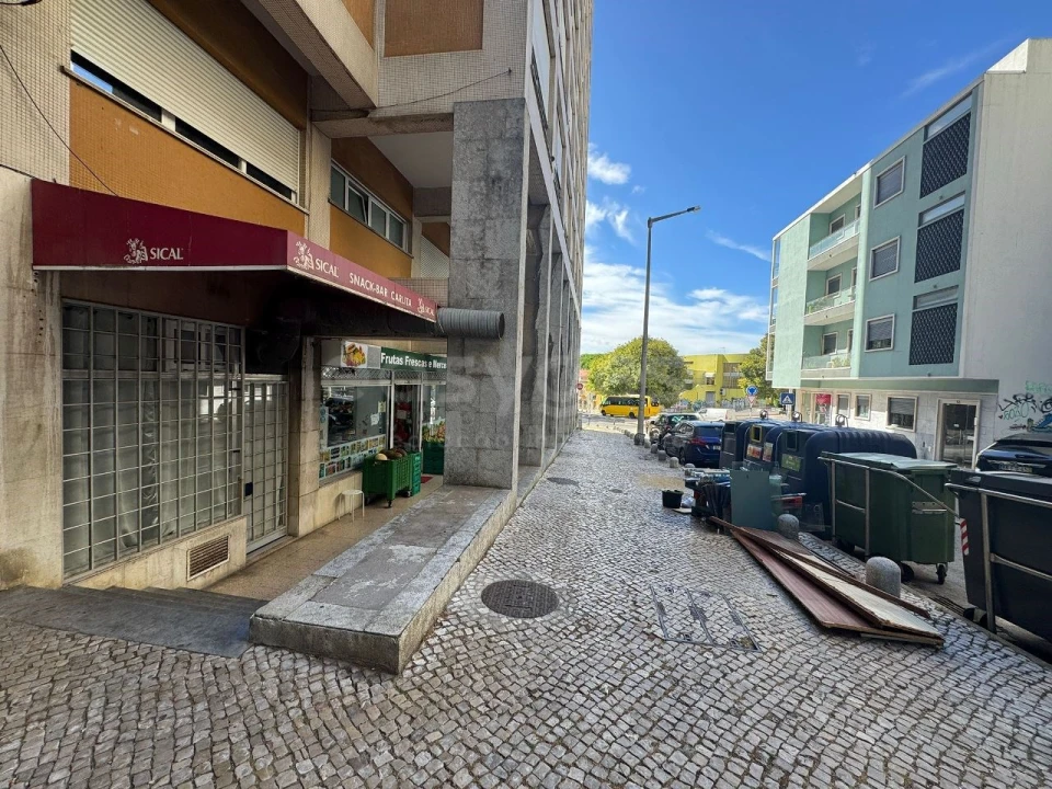 Loja para Venda em Almada, Cova da Piedade, Pragal e Cacilhas Foto 2
